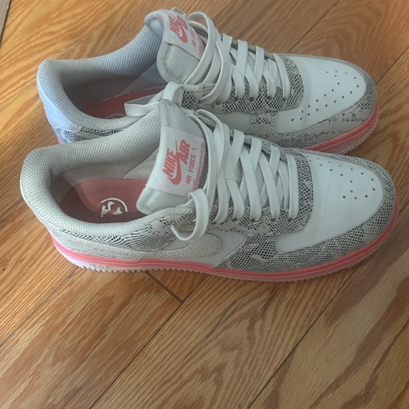 Women’s Air Force 1 ‘07 LV8 - Picture 2 of 5